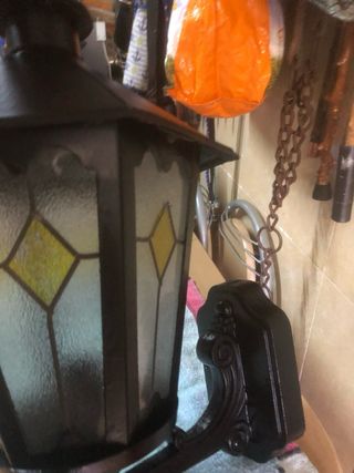 Farol de pared metálico y cristal