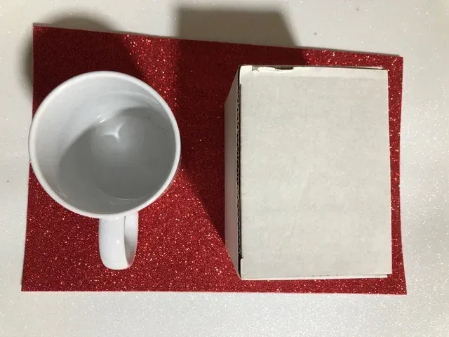 5 Tazas blancas con 25 Posavasos