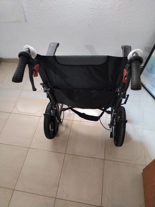 Silla de ruedas plegable ligera