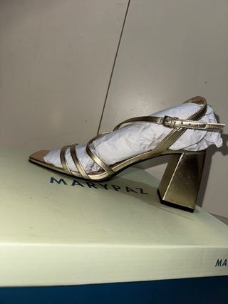 Sandalias tacón doradas