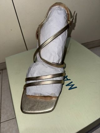 Sandalias tacón doradas