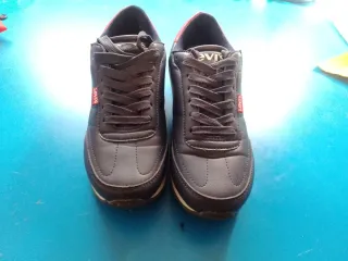 Zapatillas Levi's Negras Talla 37 (1 uso)