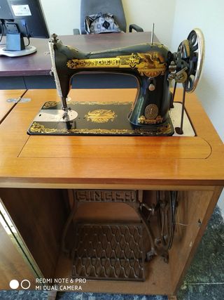 Máquina de coser Singer antigua