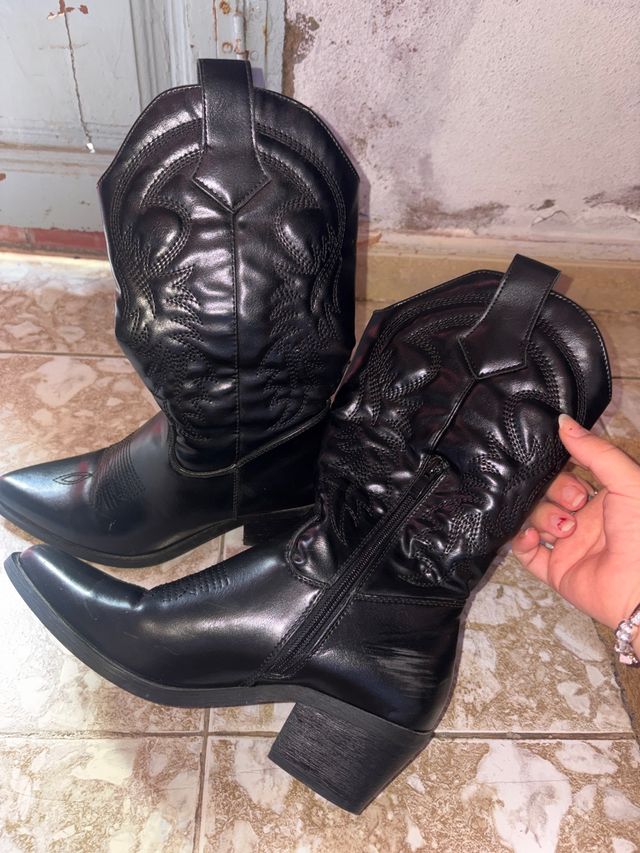 Botas  cowboys negras de cuero