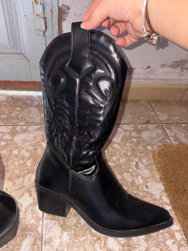 Botas  cowboys negras de cuero