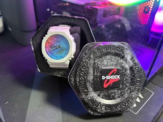 Reloj G-Shock Multicolor y Blanco