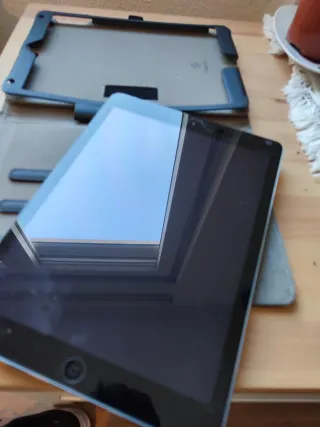 Apple iPad Air 2 Plata, batería tocada, con funda 