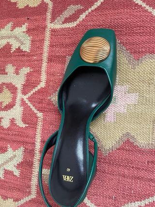 Zapatos verdes T40 con detalle dorado