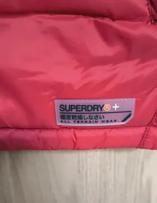 Chaqueta acolchada Superdry Roja
