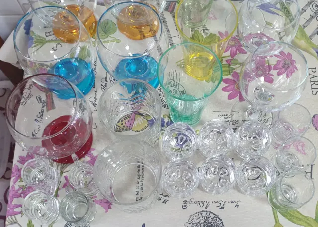 Tazze e bicchieri in vetro multicolore