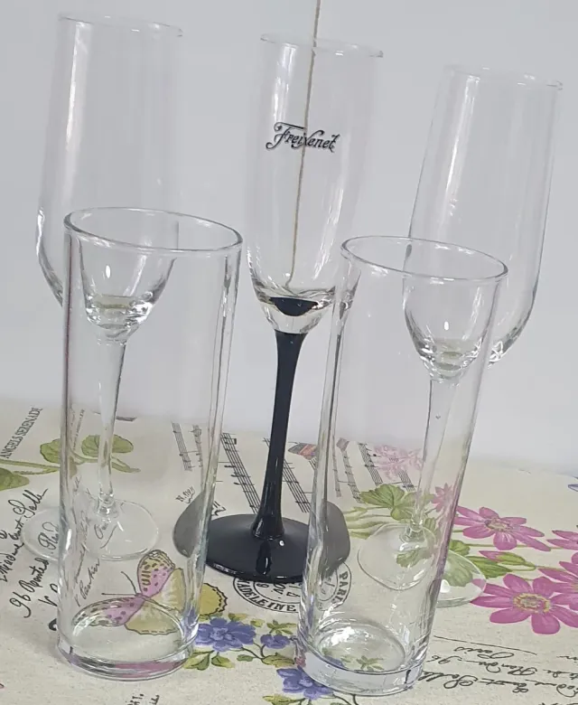 Tazze e bicchieri in vetro multicolore