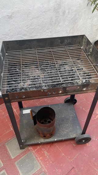 Barbacoa Portátil Negra con Ruedas + Utensilios