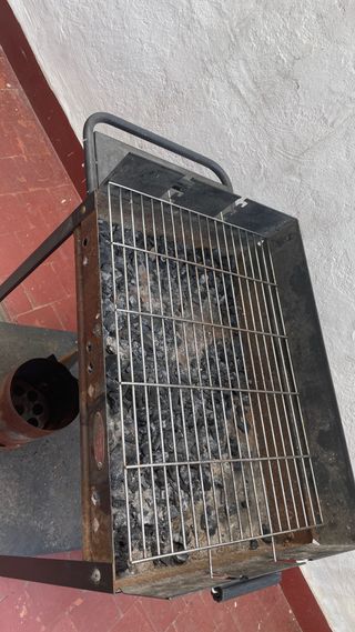 Barbacoa Portátil Negra con Ruedas + Utensilios