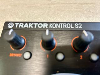 Controlador DJ Traktor Kontrol S2