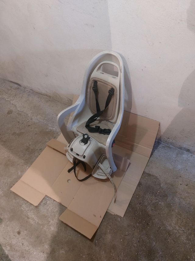 Seggiolino Bici Bambino Bianco
Manca il fissaggio.