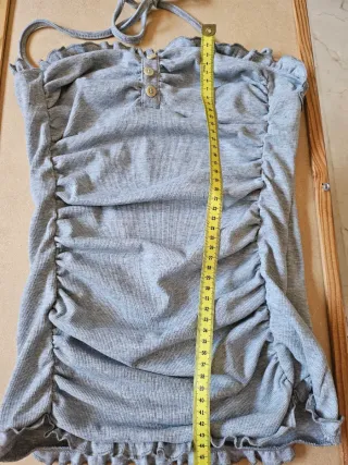 Camiseta gris halter con botones