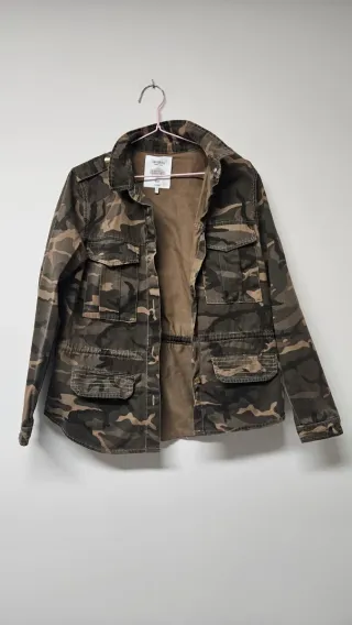 Chaqueta Bershka camuflaje militar