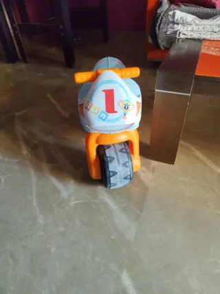 Moto correpasillos infantil azul y naranja