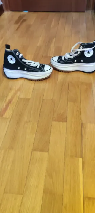 Zapatillas Niña Negras y Blancas