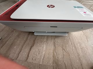 Impresora HP Blanca y Roja