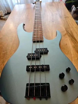 Basso Ibanez RGB300