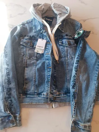 Cazadora vaquera Desigual capucha XXL nueva a estr