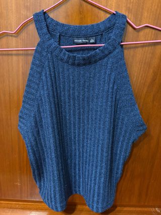 Top Bershka azul talla L