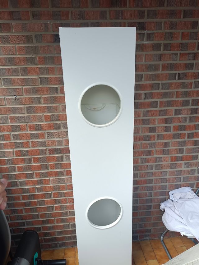 Dos armarios blancos