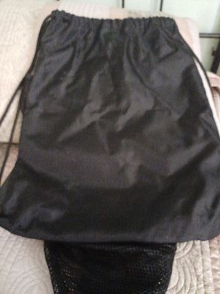 Mochila deportiva gris y negra