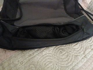 Mochila deportiva gris y negra