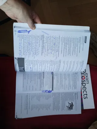 EXAM PROSPECTS 2 Student's book: libro de texto...