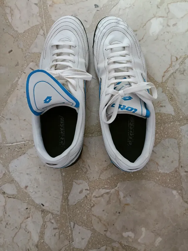 Scarpe da calcetto Lotto bianche e blu