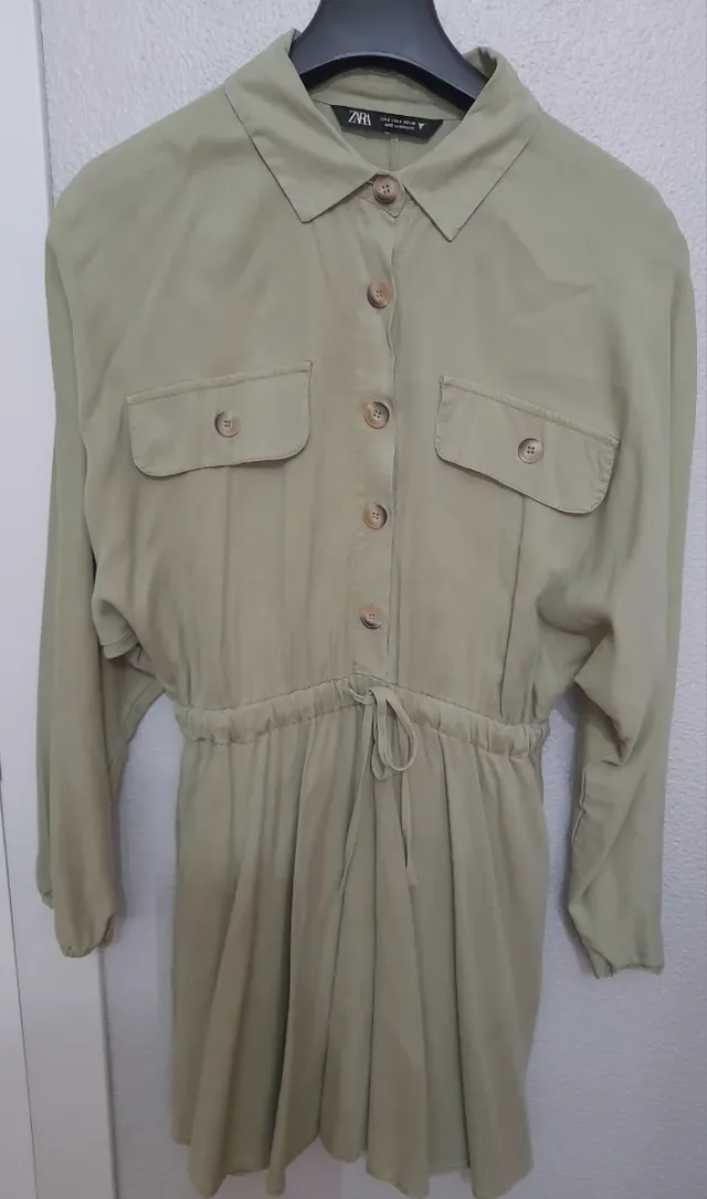 Vestido corto Zara verde oliva