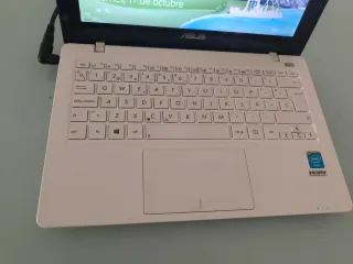 Asus F200CA PC (averiado)