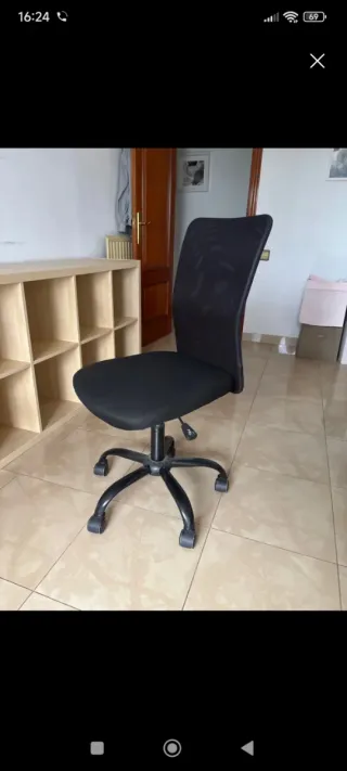 Silla de oficina negra