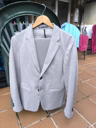 Traje Zara Niño Gris , puesto una sola vez