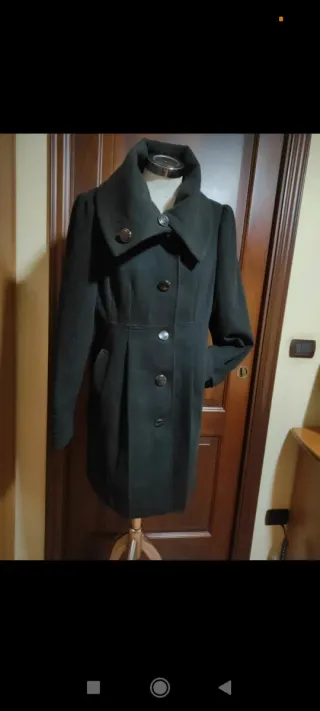 Cappotto nero con collo alto 