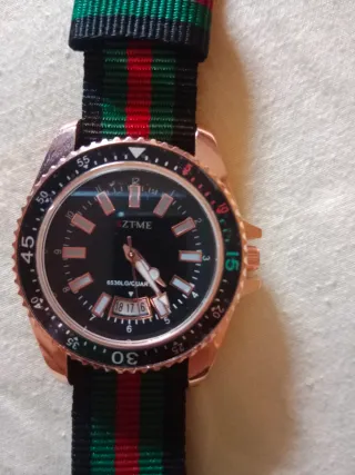 Reloj ZTME Hombre Negro y Dorado