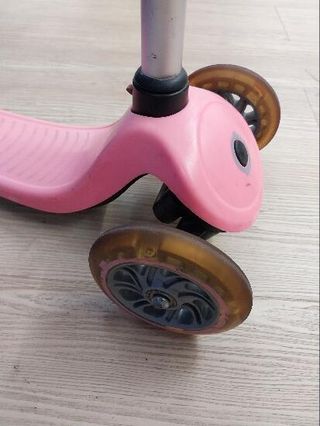Patinete Niños Globber Rosa Luces de Colores