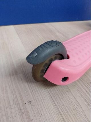 Patinete Niños Globber Rosa Luces de Colores