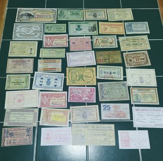 Lote 83 Billetes Locales Diferentes
Reproducciónes