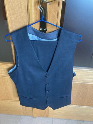 Traje Zara gris con chaleco