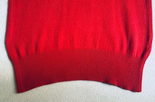 Jersey de punto rojo cuello alto manga corta
