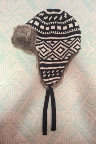 Gorro de lana con orejeras