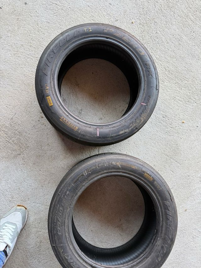 Neumático Pirelli 15 RKW7