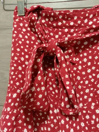 Minifalda Zara floral roja