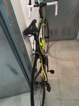 Bicicleta Orbea Negra y Amarilla