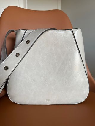 Bolso Parfois blanco tachuelas