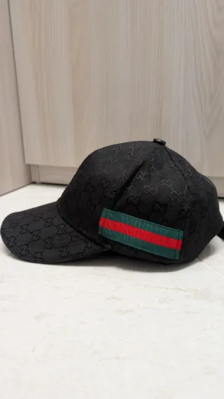 Cappello Gucci nero con banda verde e rossa