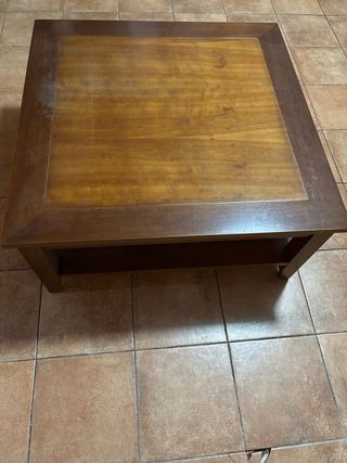 Mueble de salón y mesa de madera